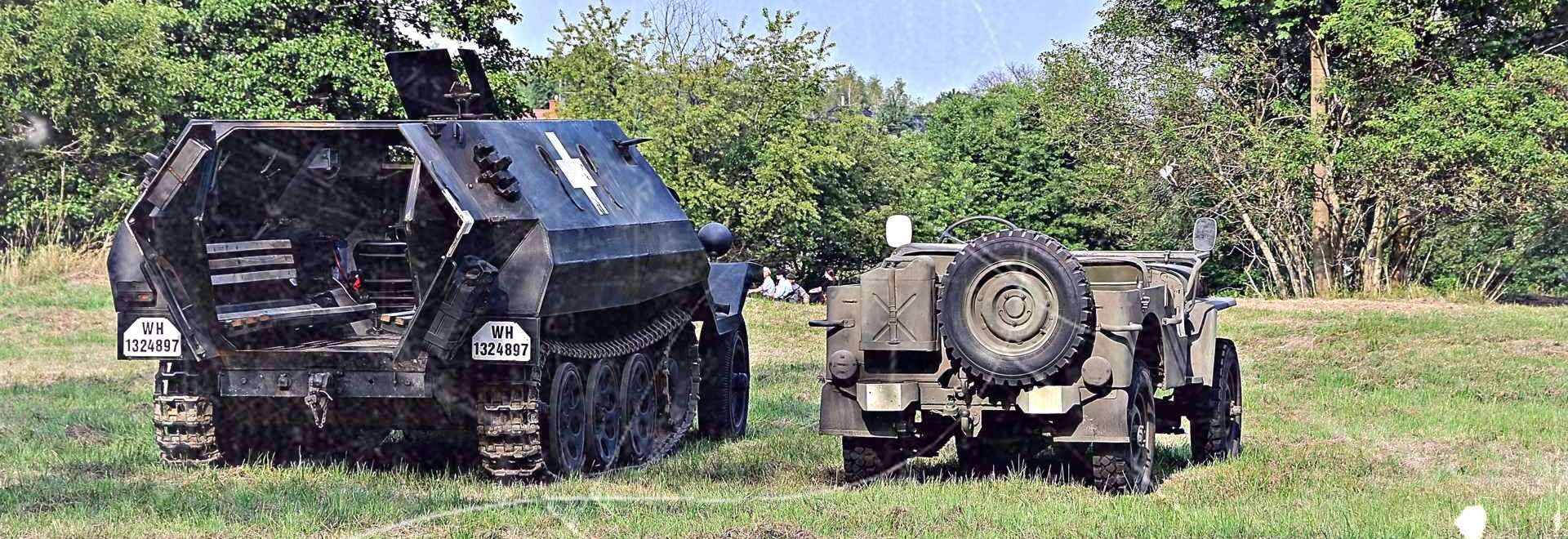 Pojazdy opancerzone na inscenizacji Akcji Burza