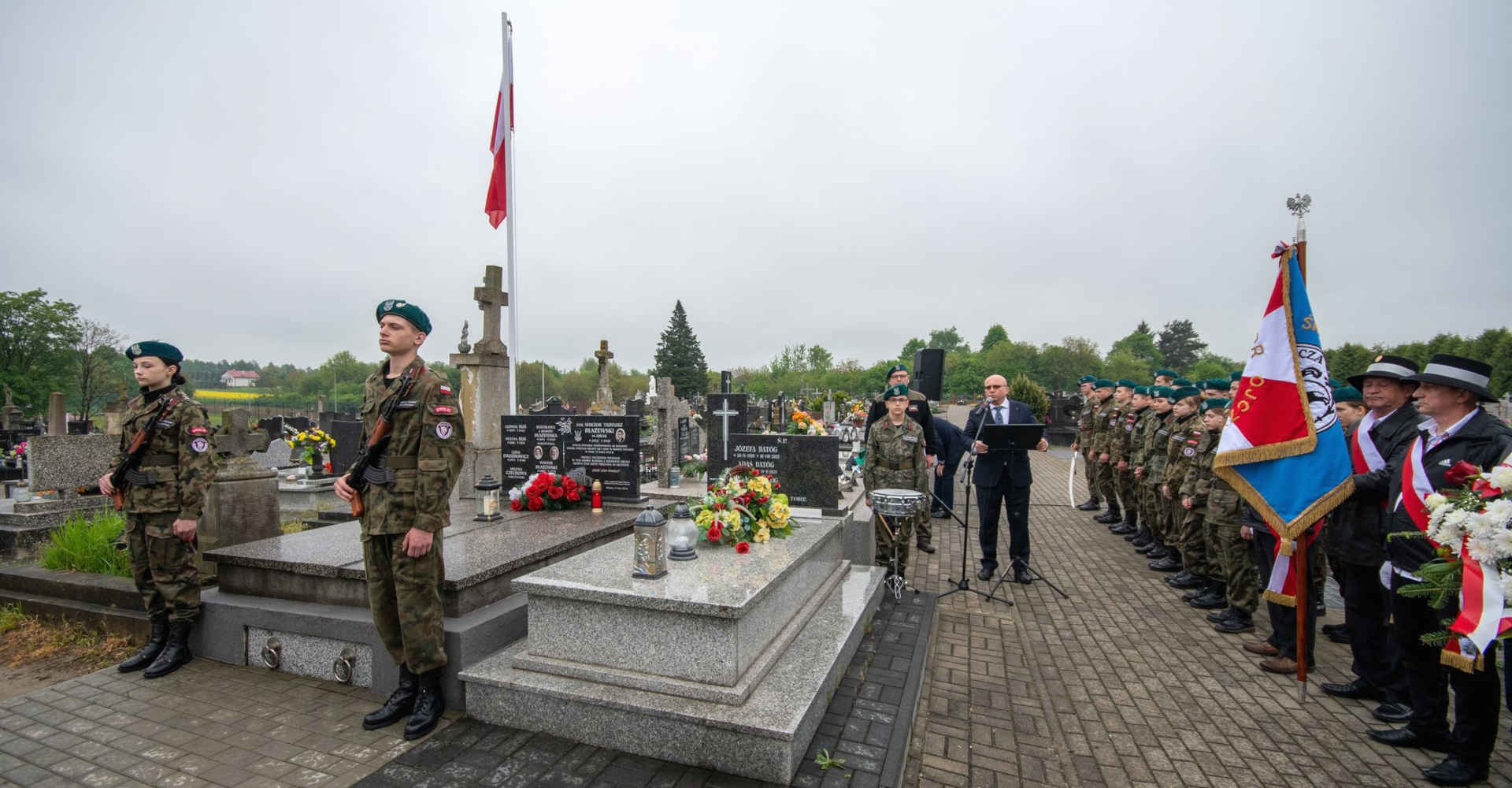 Warta przy grobie Błażewskiego