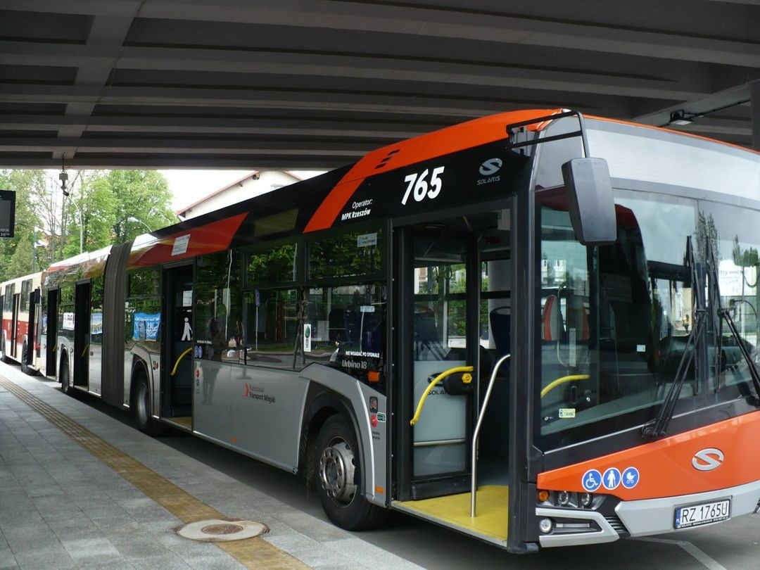 Czerwony autobus